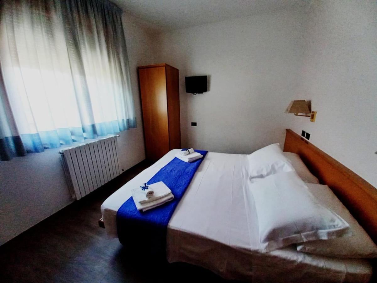 La Ruota Hotel Морбеньо Екстериор снимка