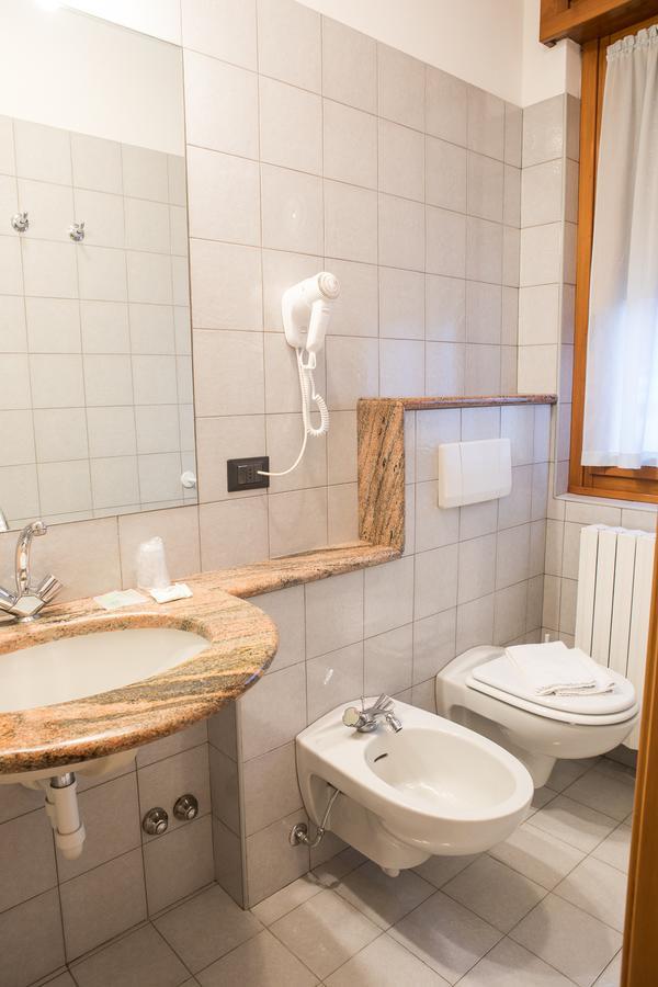 La Ruota Hotel Морбеньо Екстериор снимка