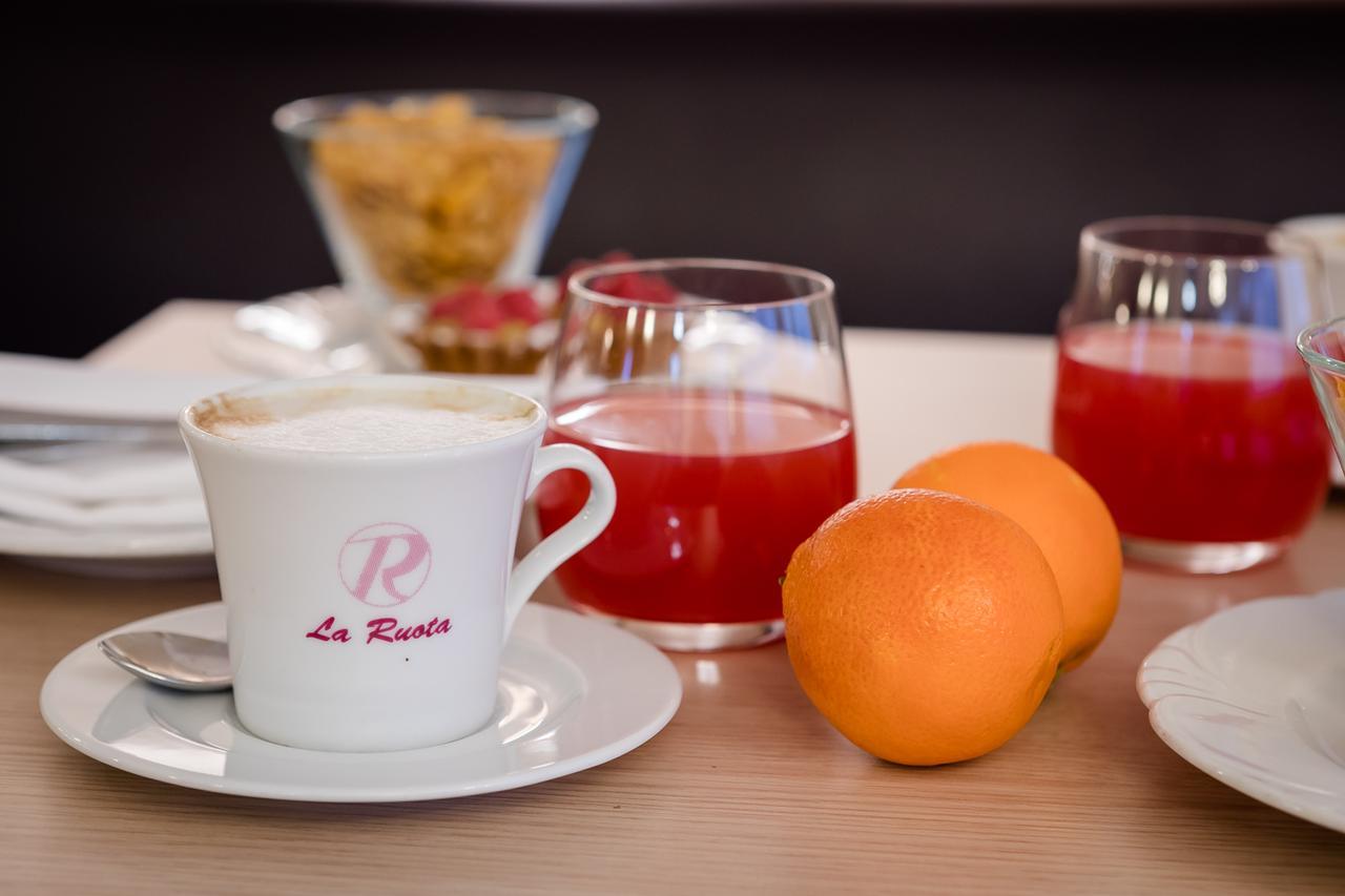 La Ruota Hotel Морбеньо Екстериор снимка
